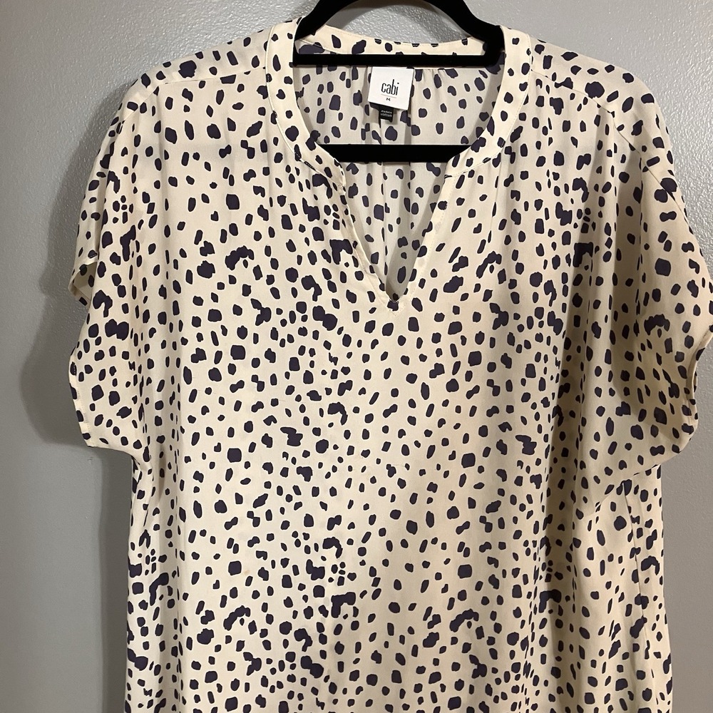 Cabi Meow Top #4343 Off White Blue Purple Print Blouse Size M Spotted - Picture 3 of 11